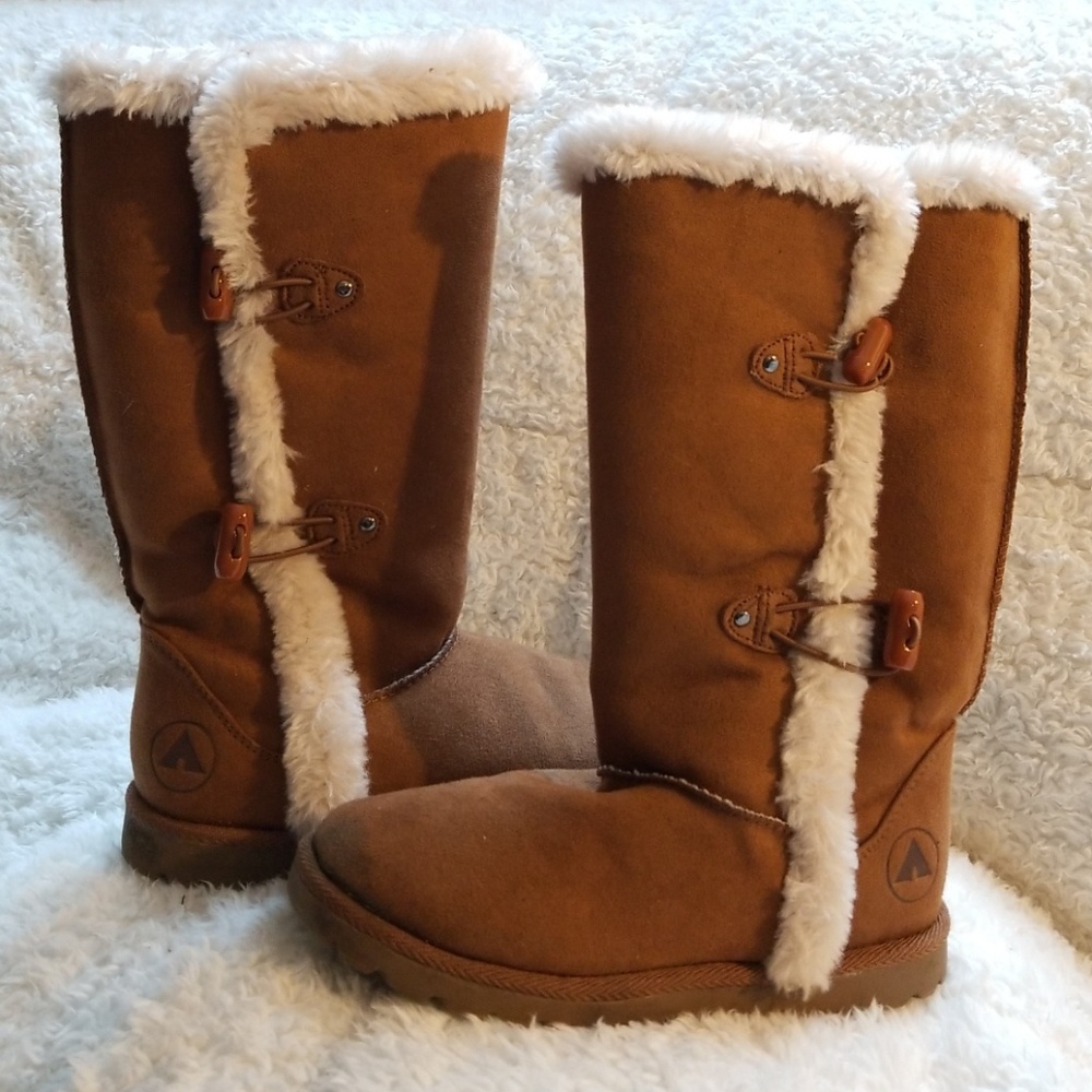 Girl's size 2, fashion boot w/faux sherling